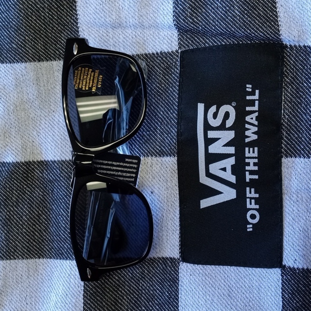 Epic  VA Sunglasses plus 1 key chain For CS